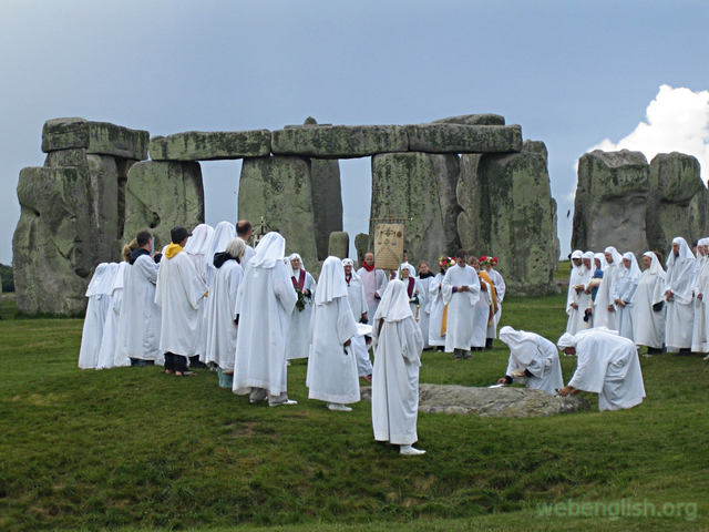 druids at stonehenge_modern pagan celebration